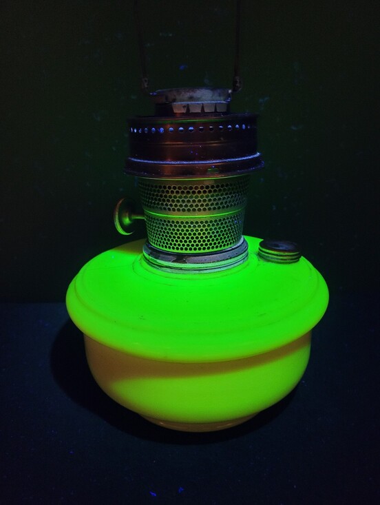 Mantle Lamp CO Other - Vintage Aladin Model B Uranium Glass Lamp